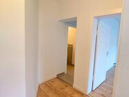 Zentral & Sofort Bezugsfrei! - Frisch renovierte 2-Zimmer-Wohnung mit Balkon & Dielenboden - Hamburg