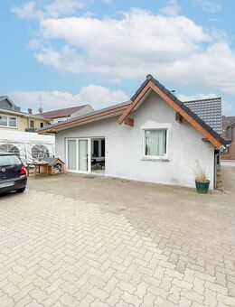 Wohnhaus auf großem Grundstück nahe dem Zentrum von Barmstedt - Barmstedt