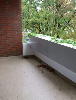 Renovierte, gut aufgeteilte 3 Zimmer Wohnung mit Einbauküche, Balkon und Laminatböden in Delmenhorst. - Delmenhorst