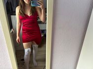 Rotes Kleid - Atzelgift