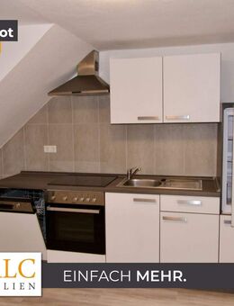 Einfach Mehr: Erstbezug nach Modernisierung. 3,5-Zimmer-Dachgeschoss-Wohnung, EBK, Garage u. a. - Brunn (Bayern)