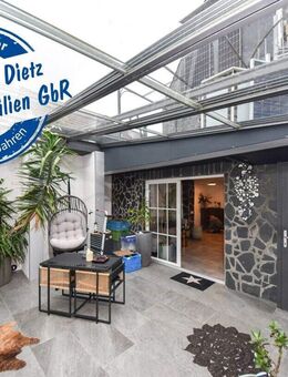 DIETZ: Gepflegtes Wohnhaus + Einliegerwohnung im Ortskern von Großostheim mit Wintergarten + Garage! - Großostheim