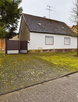 Einfamilienhaus mit viel Potenzial, großem Grundstück und vielseitig nutzbarem Nebengebäude - Zerbst (Anhalt)