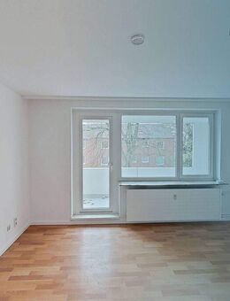 Helle 2-Zimmer-Wohnung mit großem BALKON und modernem Wannenbad - Leer (Ostfriesland)