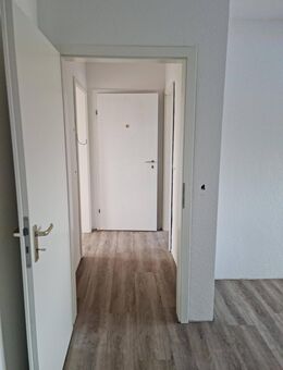 Schöne und helle 2 Raum Wohnung. komplett saniert vor 2 Jahren in Köln-Rath - Köln