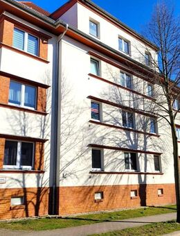 // JETZT EINZIEHEN - Dachwohnung - Tageslichtbad - Laminat // - Schkeuditz