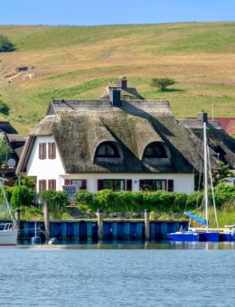 Direkte Wasserlage: Reethaus am Hafen - Gager