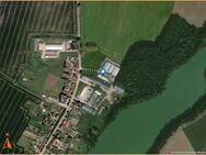 Lager-/Produktionshallen mit Sozial- und Verwaltungsgebäude sowie landw. Flächen auf über 46.000 m² - Waren (Müritz)