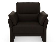 DOMO collection Sessel Pina elegant und zeitloser Clubsessel, bequemer Cocktailsessel, Hoher Sitzkomfort, Luxus-Microfaser Lederoptik, braun