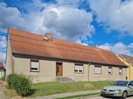 Hohenlandin: Einfamilienhaus mit großen Nebengebäuden und Garage auf 2300 m² Grundstück. - Schwedt (Oder) Zentrum