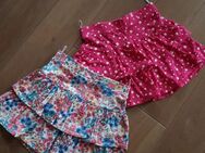 Kinderkleidung: 2 Sommerröcke mit Blümchen von C&A - Eichstätt