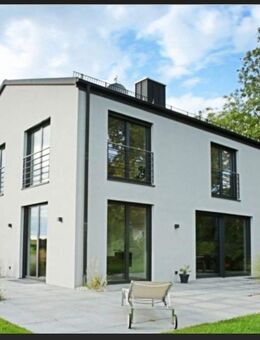 Verkehrsruhige moderne Villa, zwischen den Hügeln des Starnberger Fünfseenland - Seefeld (Bayern)