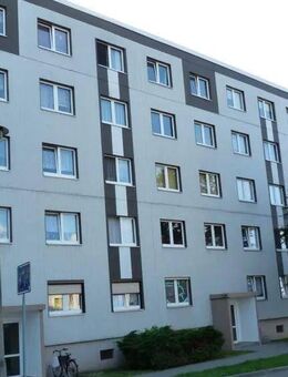 3-Zimmer-Wohnung mit Balkon zur Sanierung in Lugau - Lugau (Erzgebirge)