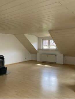 Schöne Dachgeschosswohnung in Schondorf-Süd mit Ausbaupotenzial! - Schorndorf (Baden-Württemberg)
