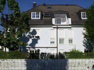 Traumhafte Dachgeschoß-Galerie Wohnung in Walmdachvilla - München