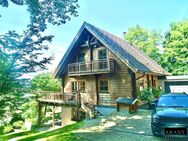 Bezauberndes Tiroler Holzhaus mit Einliegerwohnung, Schwimmteich & Sauna - Strullendorf