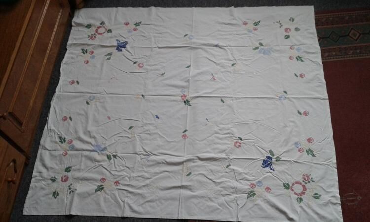 Tischdecke von Oma. Bestickt - Kassel Brasselsberg