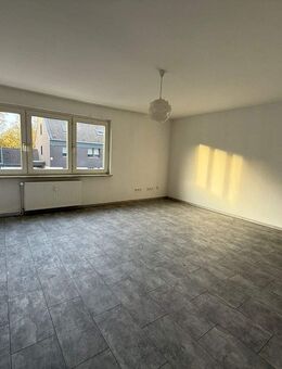 Sie möchten Platz? Große Räume? ... dies finden Sie hier in dieser großen 2,5 Zimmer Wohnung ! - Bottrop