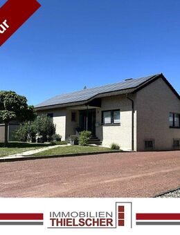 Großzügiger, freistehender Bungalow mit zwei Doppelgaragen, Werkhalle und Aussicht ins Grüne - Geilenkirchen