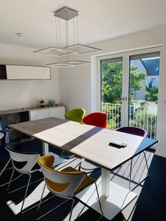 TOP ! Große Wohnung - ein Haus am Haus - mit EG/OG/KG in Fürth-Dambach - 2019 aufwändig teilsaniert !