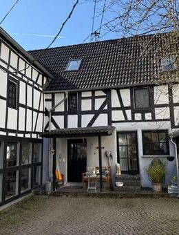Liebevoll renoviertes Fachwerkhaus mit schönem Innenhof - Runkel