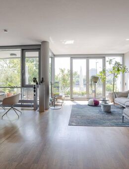 Luxuriös ausgestattete Wohnung mit Blick auf Main und Westhafen inklusive TG-Platz - Frankfurt (Main)