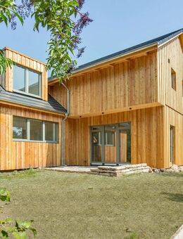 5,5-Zimmer-Maisonette in charmantem Haus mit Terrasse & Garten - Isernhagen
