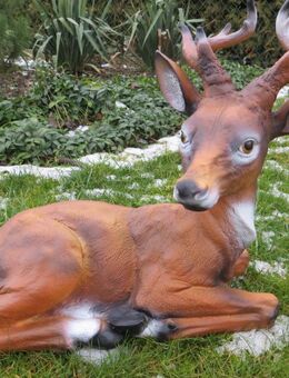 Dekofigur Hirsch liegend mittel Gartendeko Tierfigur - Hergisdorf