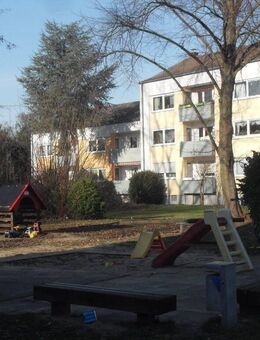 Kapitalanlage: 4 Zimmer Wohnung mit Balkon - Ratingen