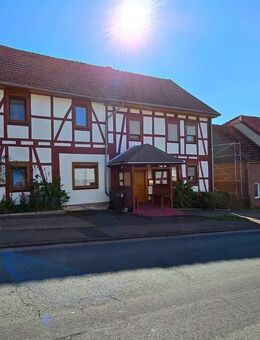 Einfamilienhaus mit Werkstatthalle und Doppelgarage auf großem Grundstück in Friedrichsfeld - Trendelburg