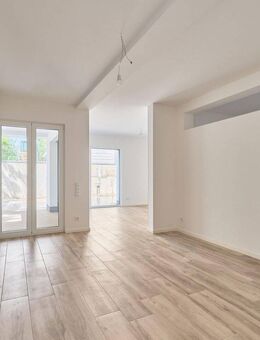 exklusive Wohnung im Souterrain mit großer Terrasse - Birkenwerder