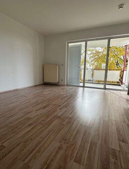 Provisionsfreie 3-Raumwohnung mit Balkon zu vermieten - Hohenstein-Ernstthal
