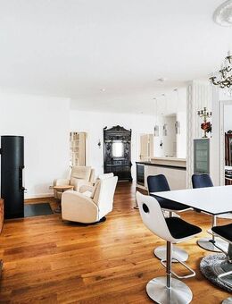 Befristet und möbliert: Einladende Stadtwohnung mit Kamin und Loggia im Herzen von Friedrichshain - Berlin