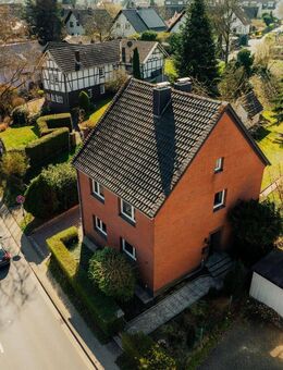Charmantes Ein-, Zweifamilienhaus mit großem Grundstück und Potenzial zur weiteren Bebauung - Hennef (Sieg)