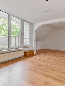 Provisionsfreie 2-Raumwohnung mit Einbauküche im Dachgeschoss zu vermieten !!! - Oschatz