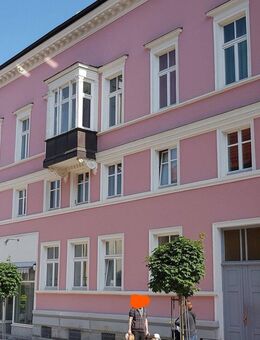 Geräumige und lichtdurchflutete 2-Zimmer-Erdgeschoß-Wohnung in der Fußgängerzone-Nähe Marktplatz - Hildburghausen