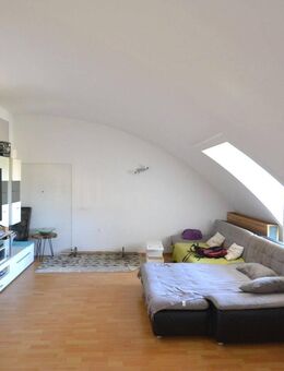 Außergewöhnliche 2-Zimmer-Dachgeschosswohnung im Herzen von Germering - Germering