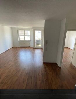 Moderne 2-Raum-Wohnung mit Balkon in Tamm - Tamm