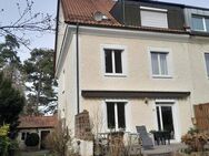 Wohnen in bester Lage - Großzügiges Zuhause mit Sauna, Garten und finnischer Kota - Memmingen
