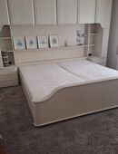 Doppelbett mit hochwertigem Schranküberbau in 33330