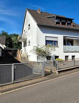 Interessantes Einfamilienhaus mit Hofeinfahrt und pflegeleichtem Grundstück in Ortslage von Bausendorf // für Handwerker besonders geeignet - Bausendorf