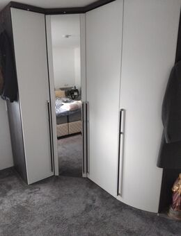 Kleiderschrank weißmatt mit Spiegel LED Beleuchtung außen und innen - Kasbach-Ohlenberg