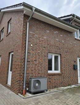 Hochwertig ausgestattete Doppelhaushälfte links mit Carport und großem Garten in Edewechterdamm zu vermieten. - Friesoythe