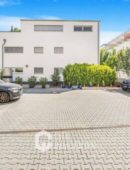 Attraktives Mehrfamilienhaus mit 4 Wohneinheiten in Frankfurt-Preungesheim - Frankfurt (Main)
