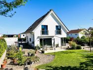 Sonnenverwöhntes Haus am grünen Stadtrand... Ihr neues Zuhause mit gehobener Ausstattung und herrlich angelegtem Garten! - Haßfurt