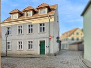 Top-Lage in Beelitz: 4-Parteien-Mehrfamilienhaus mit Remise und zwei Garagen im Stadtzentrum - Beelitz