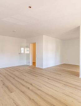 Lichtdurchflutete 4,5-Zimmer-Wohnung mit zwei Balkonen & Garage- Ihr neues Zuhause in Oberderdingen! - Oberderdingen