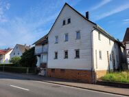 *** RESERVIERT *** Sanierungsbedürftiges Ein- Zweifamilienhaus in Breitenbach am Herzberg - Breitenbach (Herzberg)