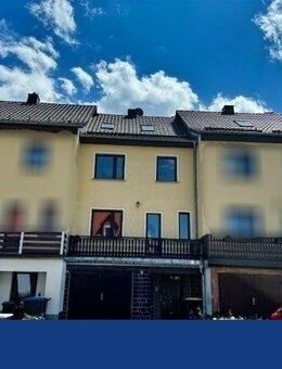 Zauberhaftes Reihenmittelhaus auf 3 Etagen mit Garten und leckeren Erdbeeren - Auma-Weidatal