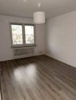 Charmante 2-Zimmer-Wohnung mit Balkon in Duisburg - Duisburg